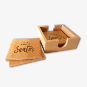 Conjunto bases de copos em madeira gravada Aniversários de adultos